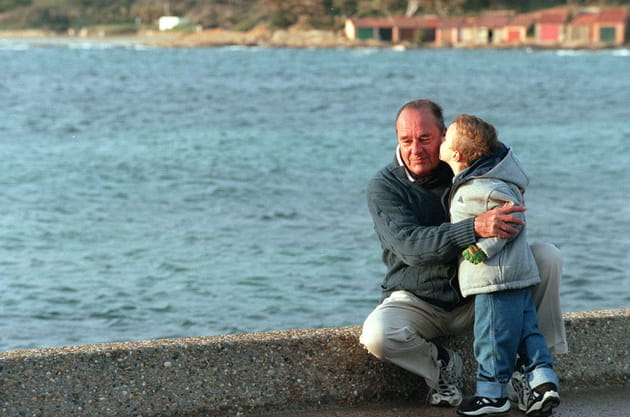 Jacques Chirac et son petit-fils Martin, au fort de Brégançon (2000)