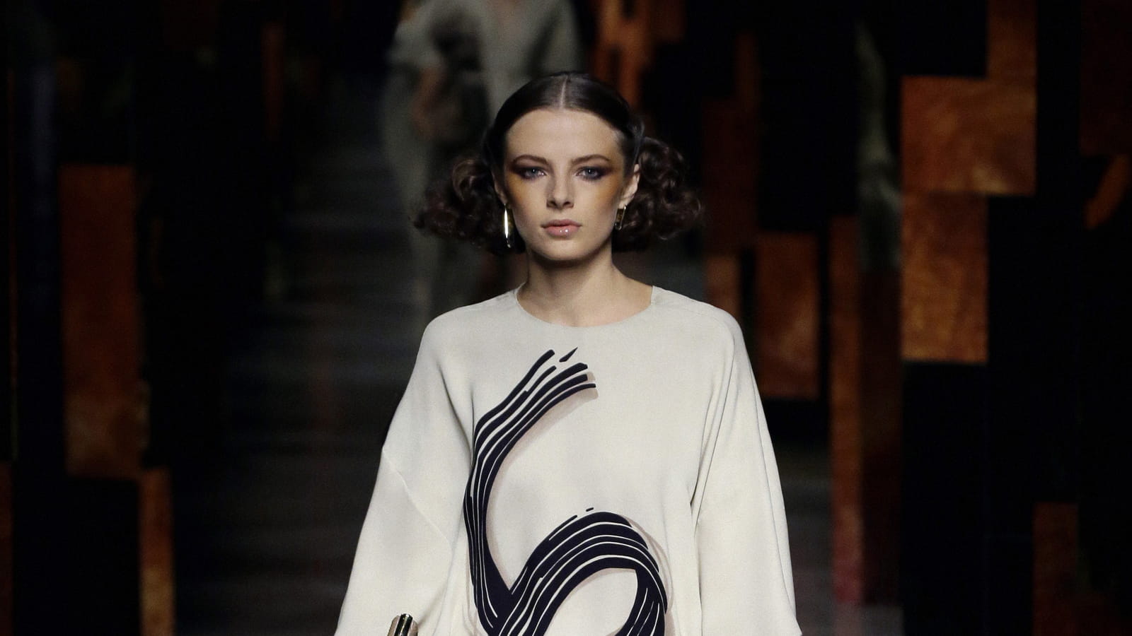 Look 19
