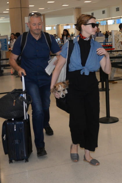 Anne Hathaway en chemise nouée