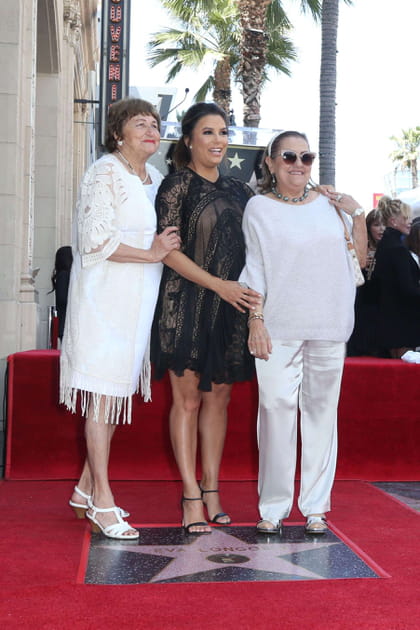 Au c&ocirc;t&eacute; de sa maman Ella Eva Mireles (&agrave; gauche)