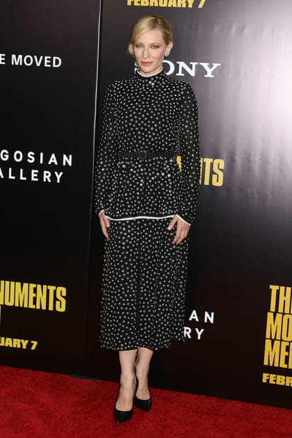 Cate Blanchett en robe noire à pois blancs Proenza Schouler et escarpins pointus Guiseppe Zanotti