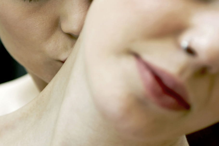 18% des femmes ont déjà été attirées par une autre femme