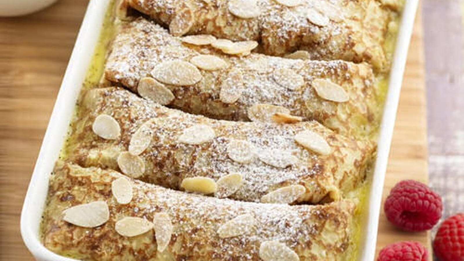 Gâteau de crêpes aux fruits, vanille et amandes