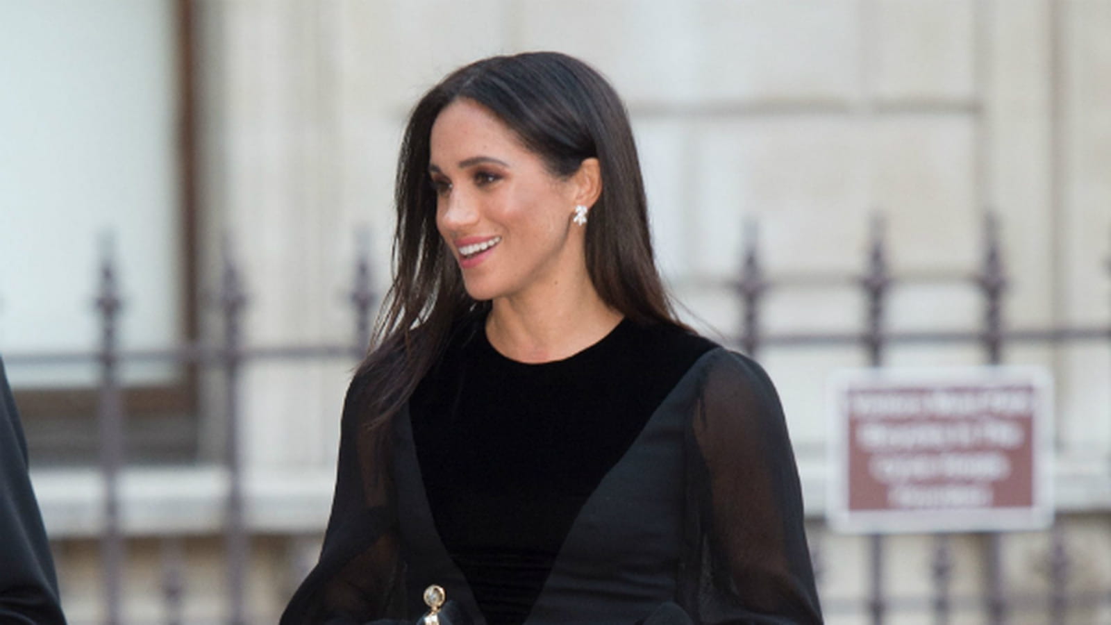 Robe noire sexy de Meghan 