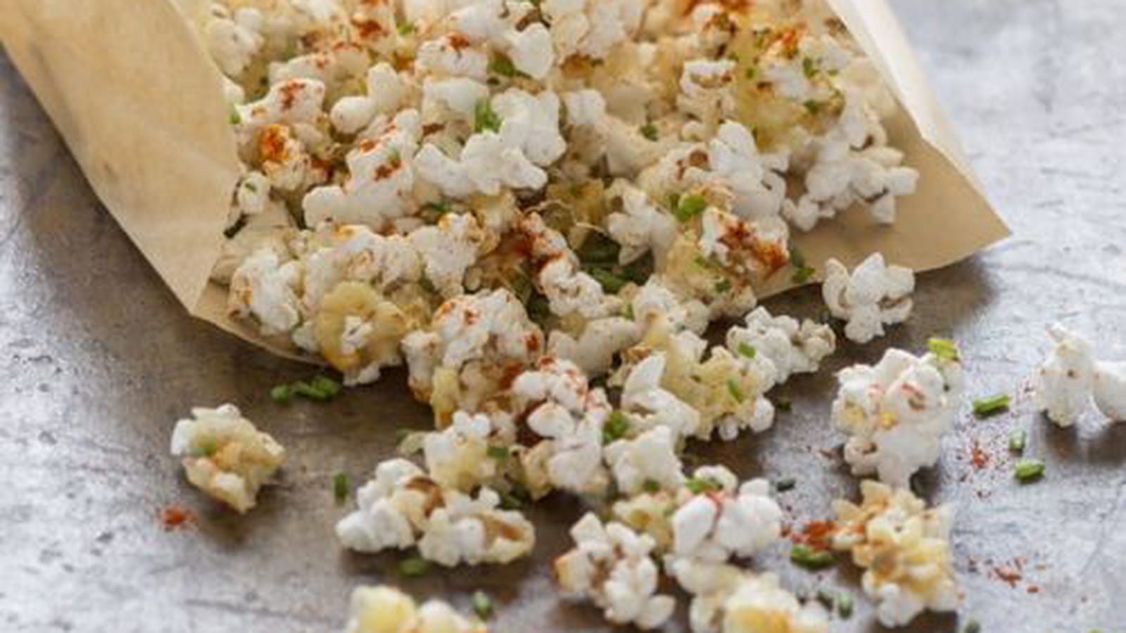 Pop corn au reblochon et à la ciboulette