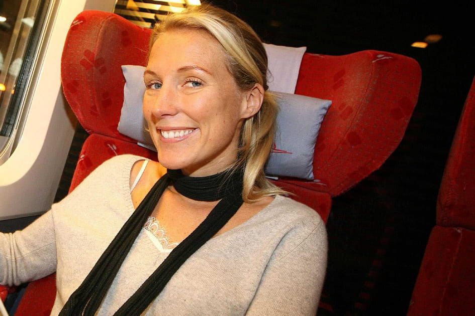 Agathe Lecaron, attirante avec sa queue-de-cheval simple