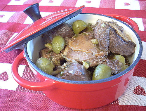 Canard aux olives, ail et échalotes : la recette facile