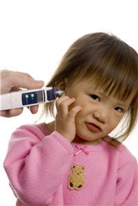 les thermomètres auriculaires ne sont pas recommandés chez les bébés.