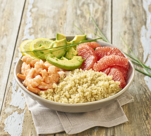 Salade quinoa, crevettes, avocat et pamplemousse