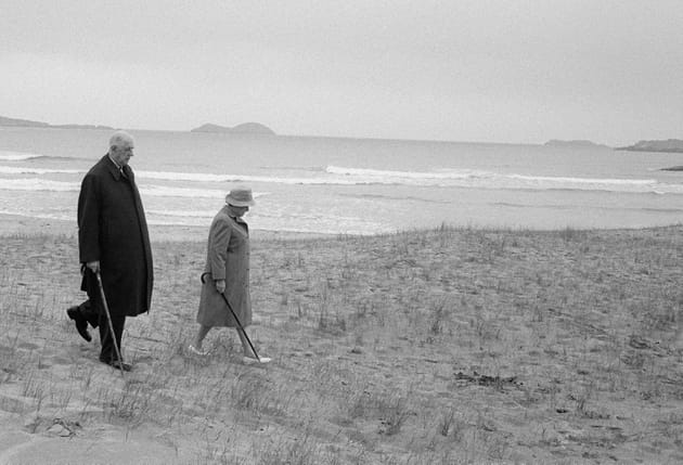 Charles de Gaulle et son épouse Yvonne se baladent en Irlande (1969)