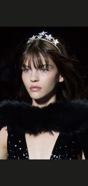 Le look cosmique du d&eacute;fil&eacute; Zuhair Murad