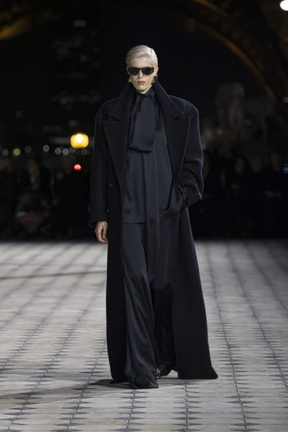 Look 41&nbsp;du d&eacute;fil&eacute; Saint Laurent