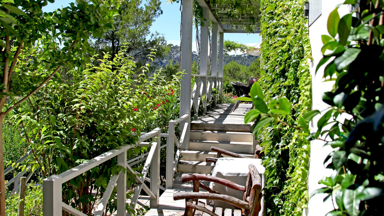 Terrasse en bois blanc