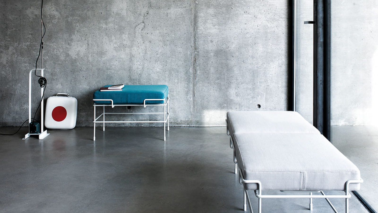 Banc Konstantin Grcic pour Maqis