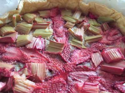 Tarte rapide fraises et rhubarbe