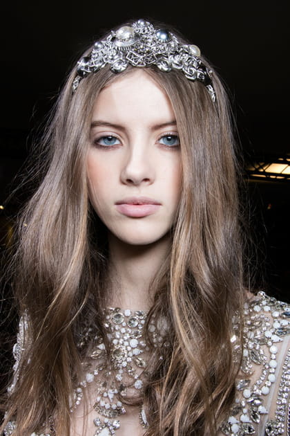 Tiare orn&eacute;e du d&eacute;fil&eacute; Elie Saab