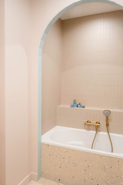 Apr&egrave;s&nbsp;: une baignoire dans une petite alc&ocirc;ve