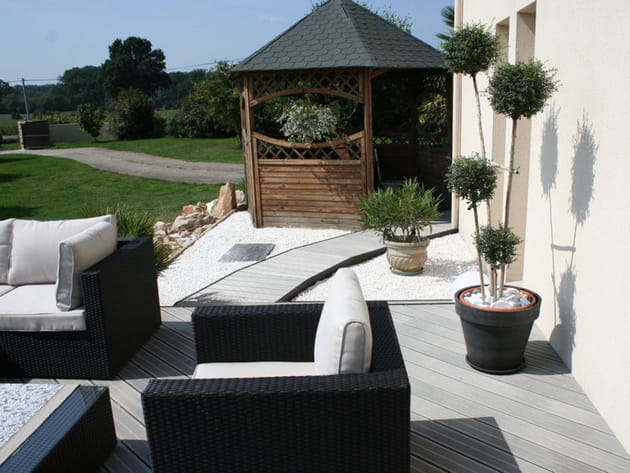 Après : kiosque et végétaux