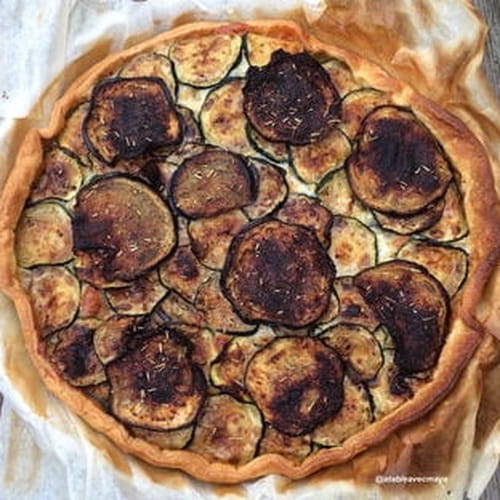 Tarte salée mozzarella, aubergine et courgettes