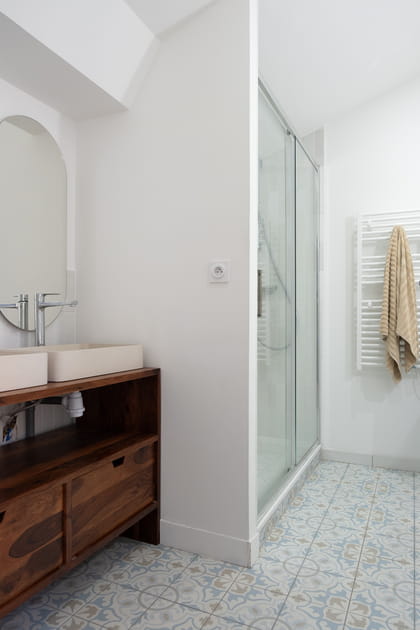 Apr&egrave;s&nbsp;: une salle d'eau bien con&ccedil;ue avec une grande douche