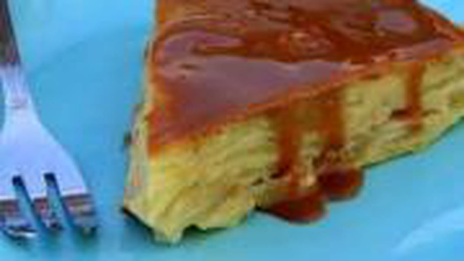 Gâteau invisible aux pommes et coulis de carambar