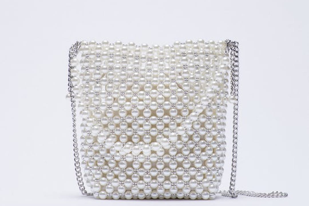 Petit sac avec perles et double poignée en anneau blanc laine Petit sac avec perles et double poignée en anneau blanc laine