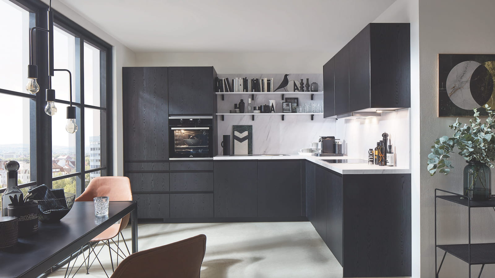 Une étagère de cuisine purement décorative