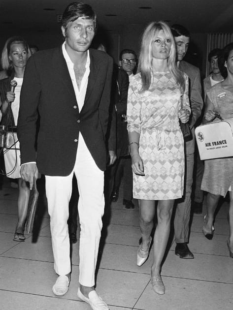 Brigitte Bardot en robe à motifs graphiques