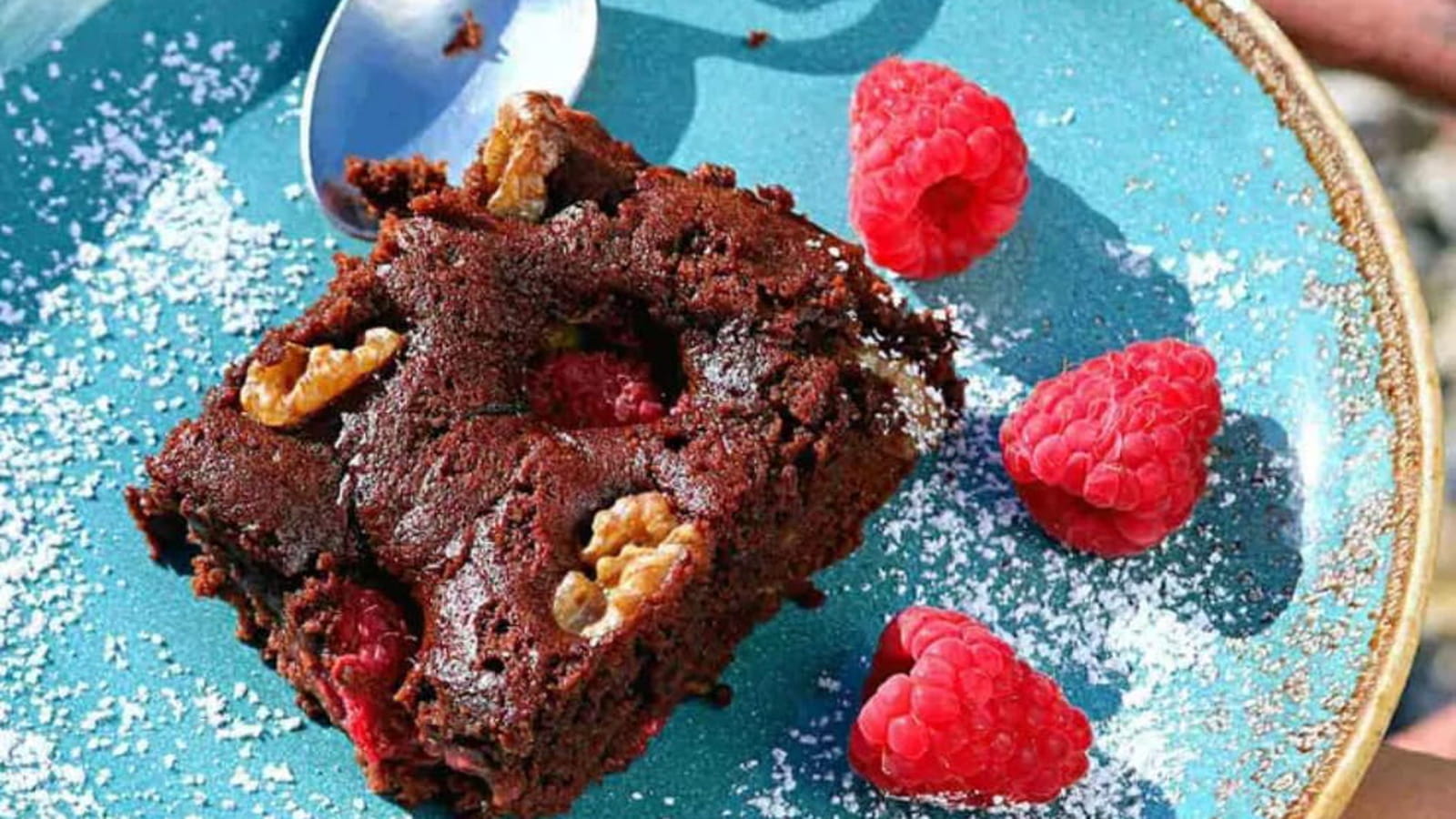 Gâteau très moelleux chocolat noir-framboises
