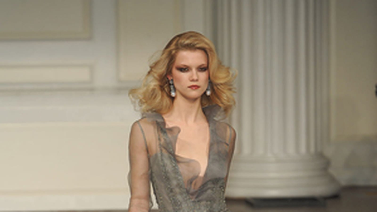 Robe fluide grise d'Oscar de la Renta