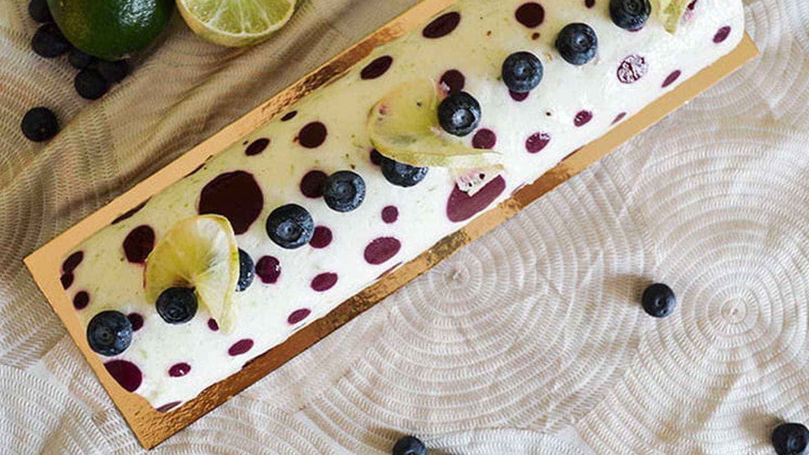 Bûche myrtilles, citron vert, fromage blanc