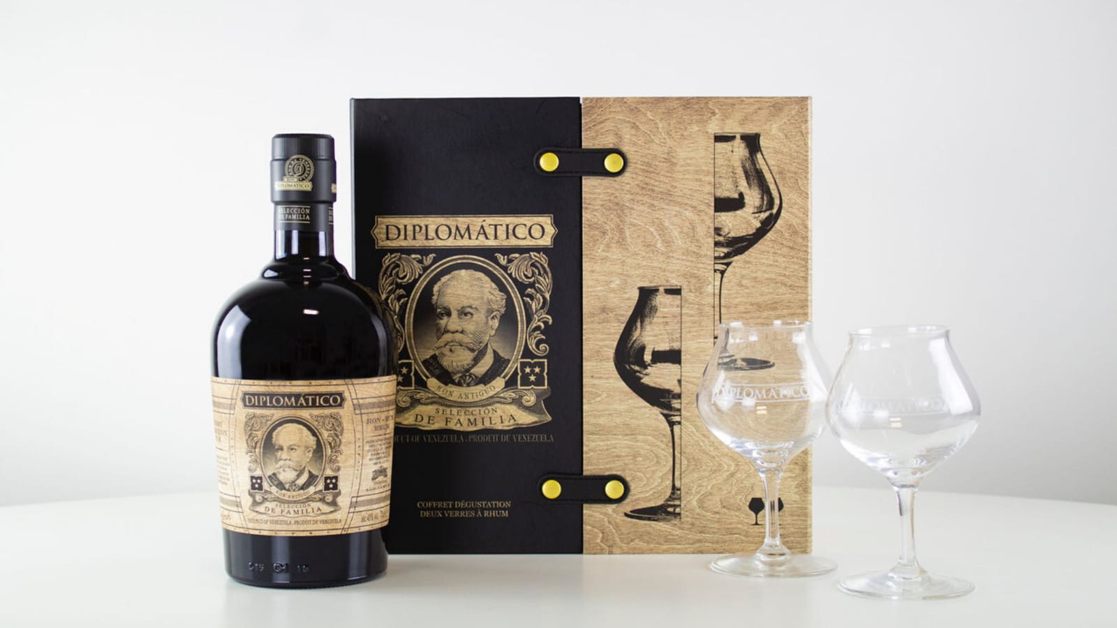 Une bouteille Selección de Familia de Diplomatico