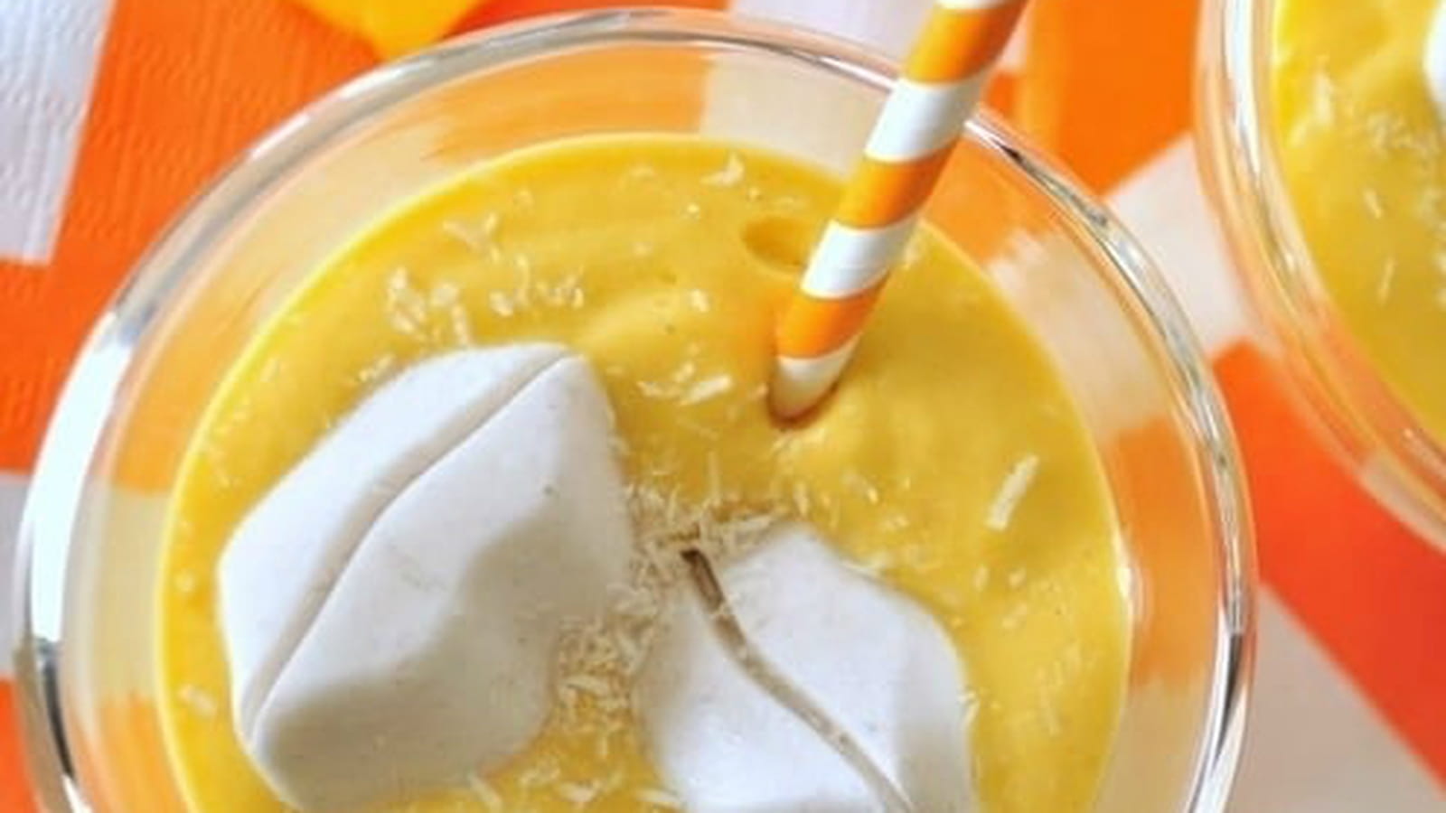 Lassi vegan mangue et glaçons coco cardamome