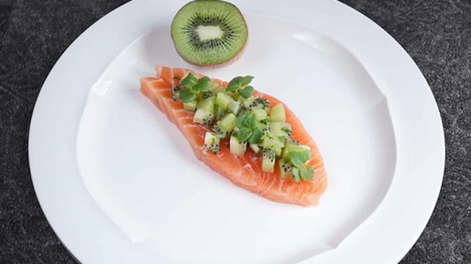Pavé de saumon en ceviche et au kiwi