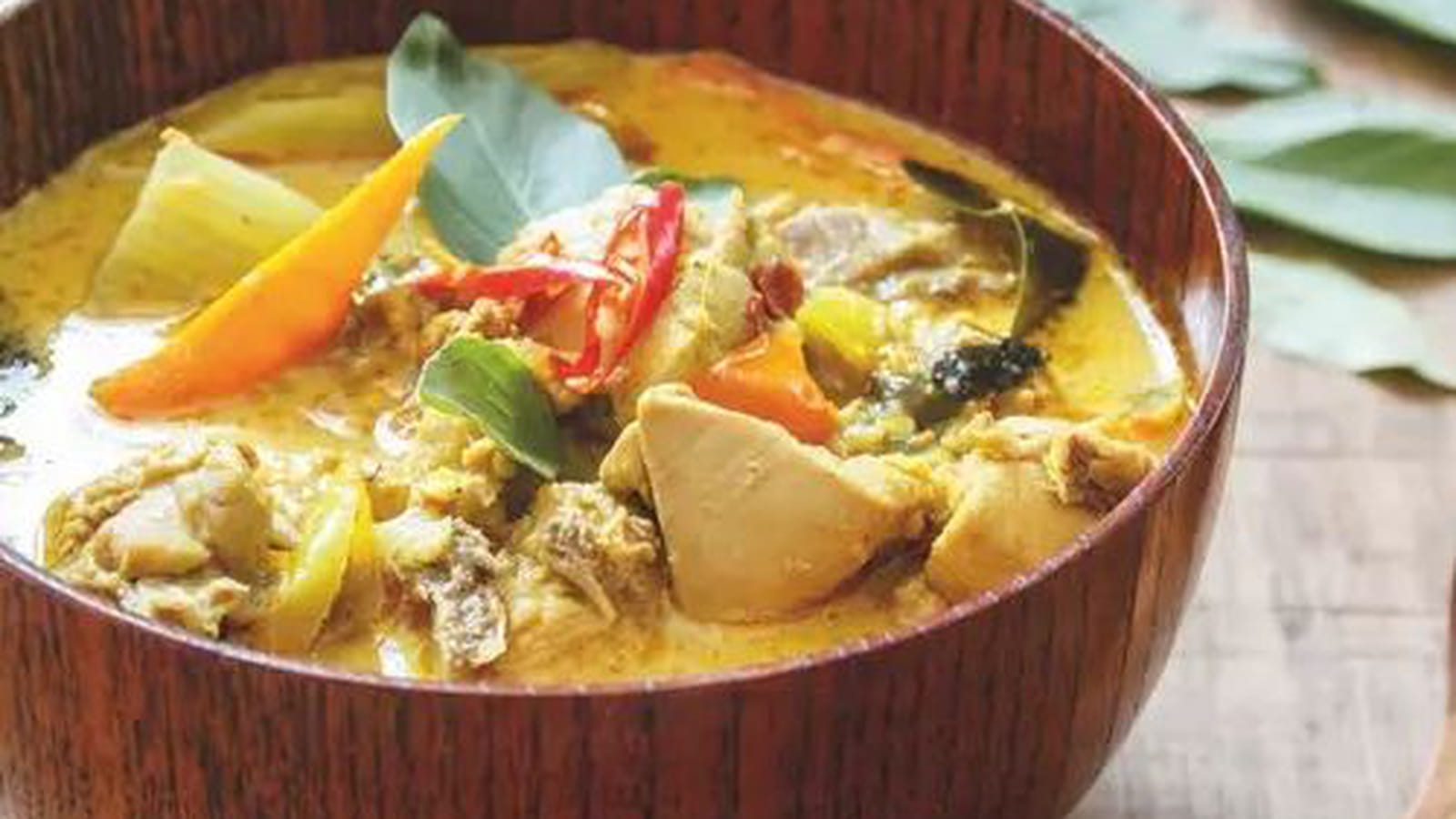 Poulet au curry, aubergines et lait de coco