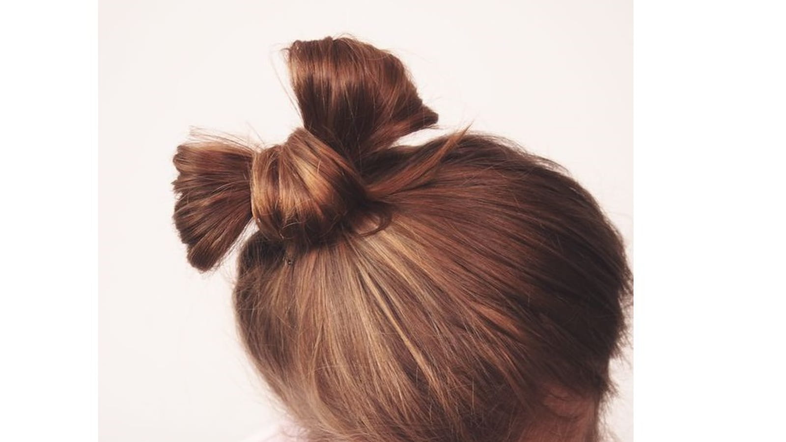 Un chignon en forme de noeud