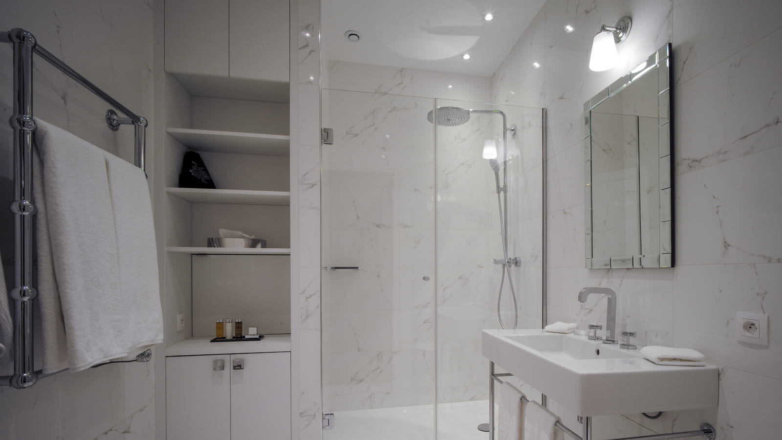 Salle de bains immaculée