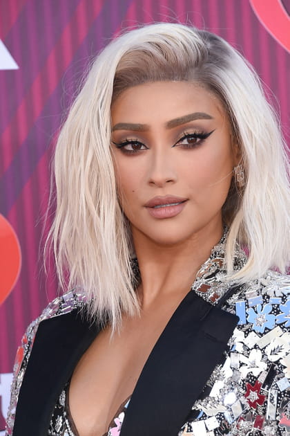 Stars et coloration&nbsp;: Shay Mitchell en blonde