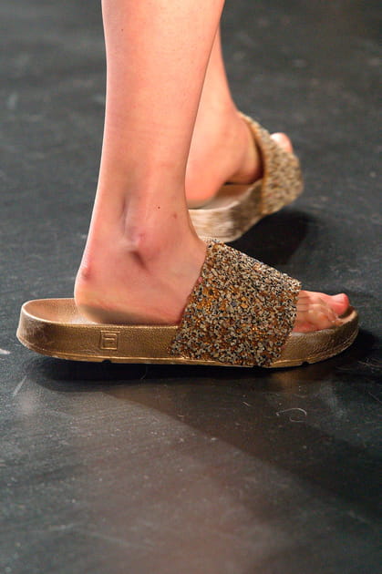 La maxi sandale du d&eacute;fil&eacute; Baja East