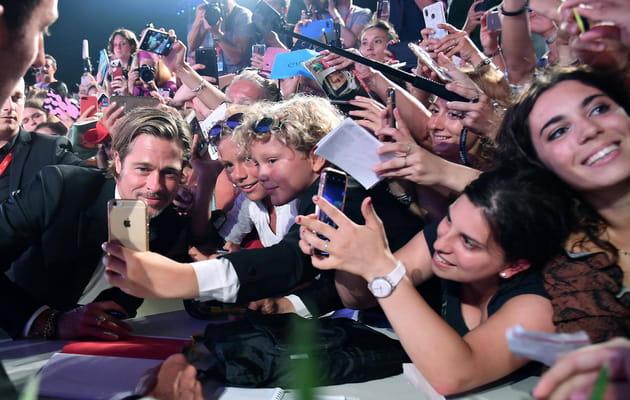 Brad Pitt&nbsp;: la foule le r&eacute;clame