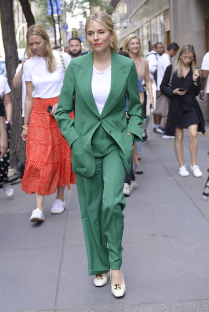 TOP&nbsp;: Sienna Miller en costume vert