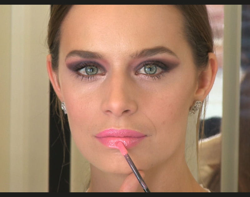 Le gloss scintillant sublime la bouche