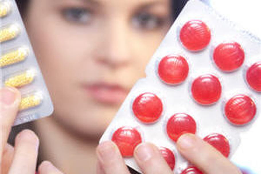 Médicaments en vente libre dangereux : "être prudent, mais ne pas s'affoler"