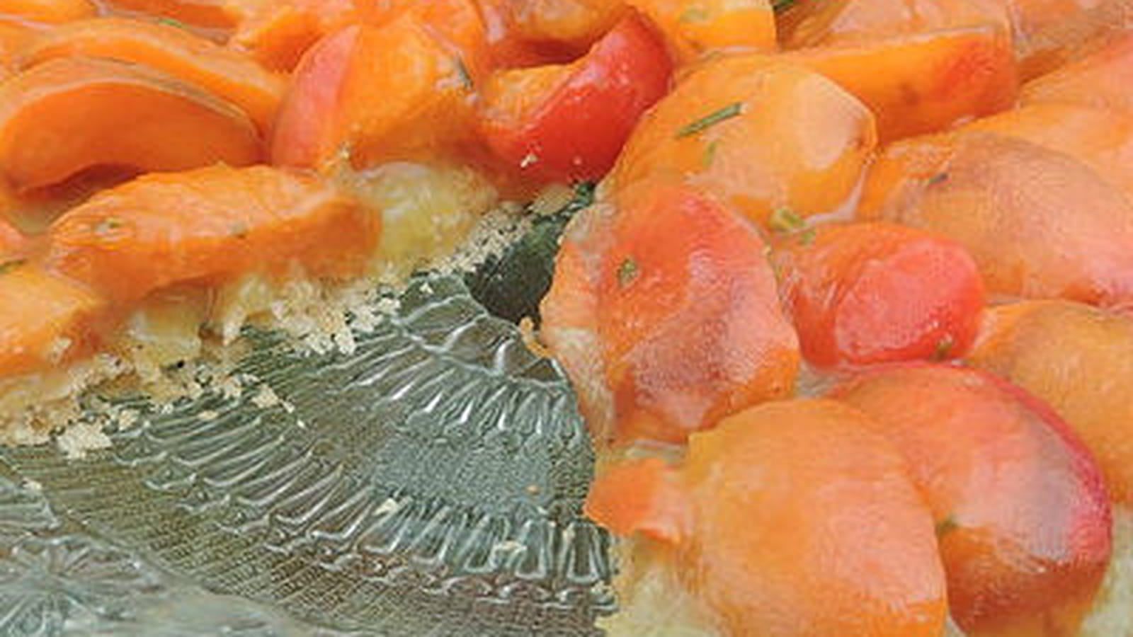 Tarte à l'abricot, compotée de rhubarbe