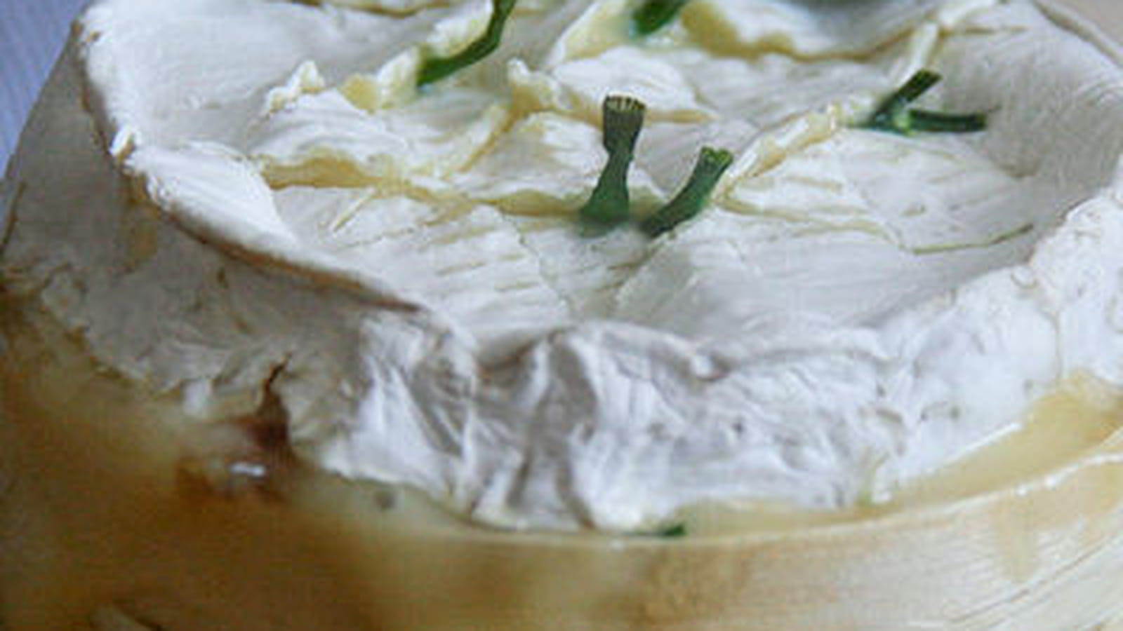 Camembert rôti aux échalotes et au miel