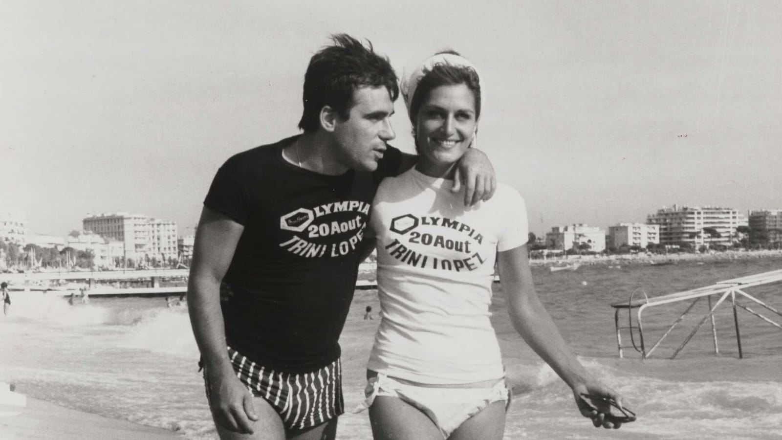 T-shirt et bikini