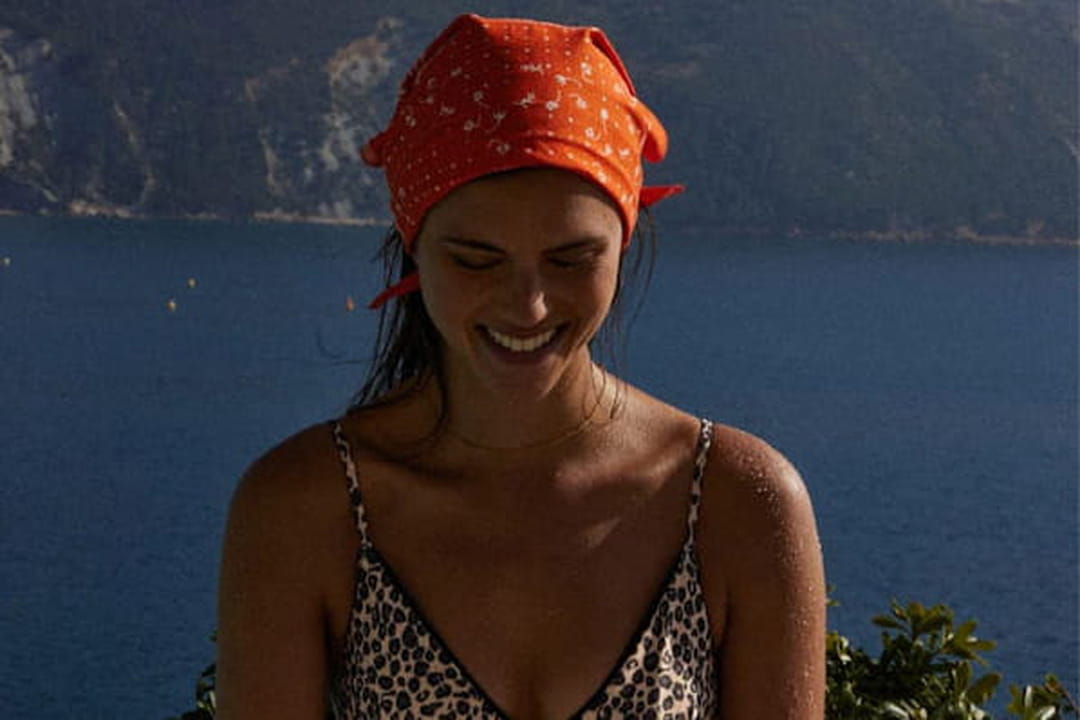 Ensemble de sirène à la peau foncée et aux cheveux bouclés | Vecteur Premium Ensemble de sirène à la peau foncée et aux cheveux bouclés | Vecteur Premium