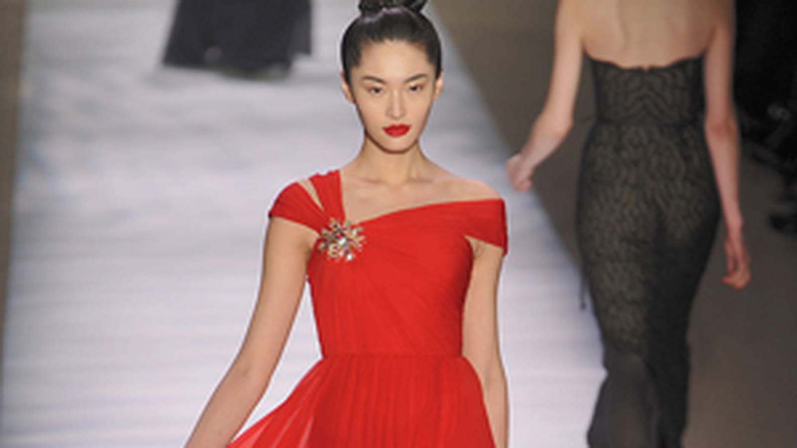 Robe rouge de Monique L'Huillier