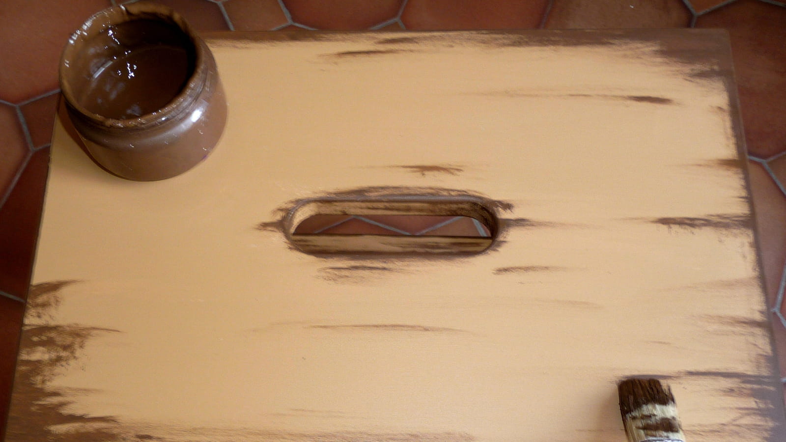 Peinture Satinelle Chocolat sur les bords
