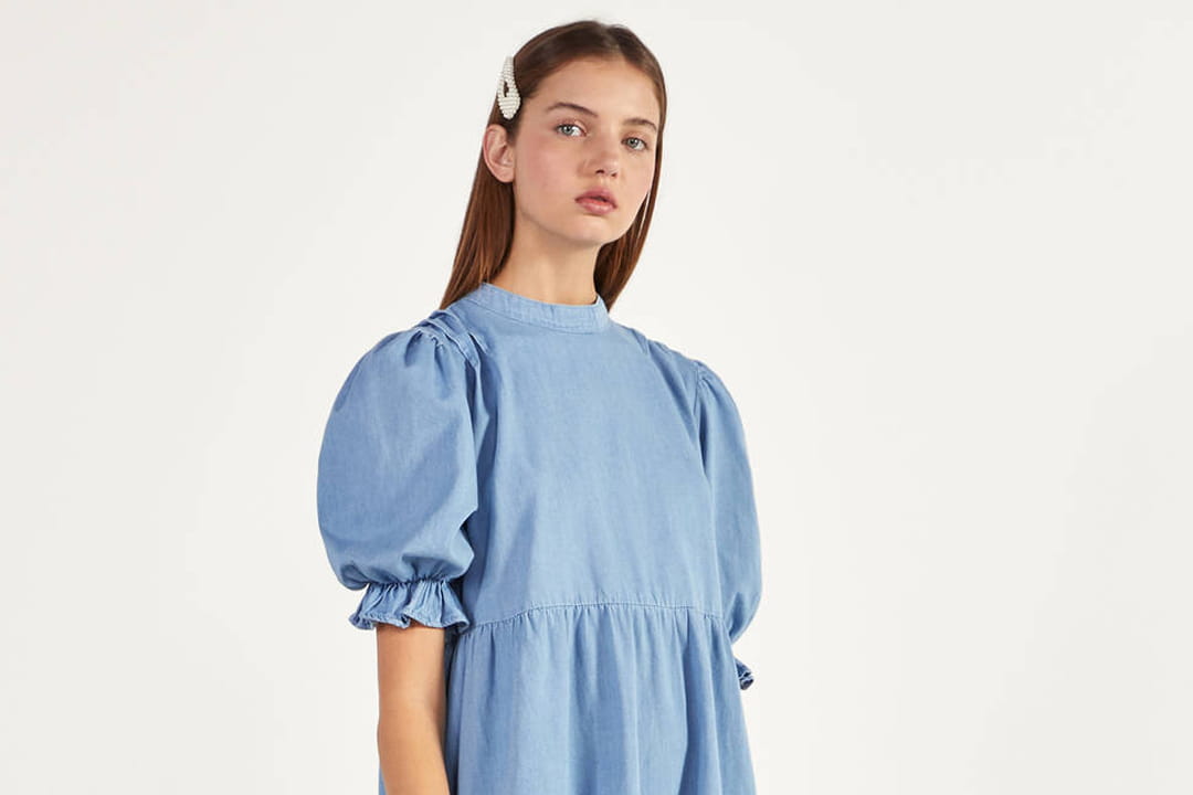 Robe bleue façon babydoll de Bershka